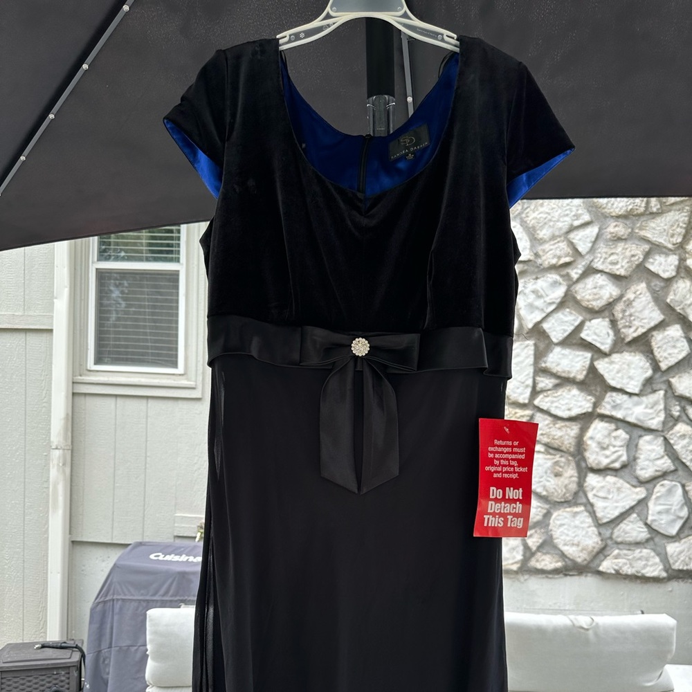 Women’s dress size 16